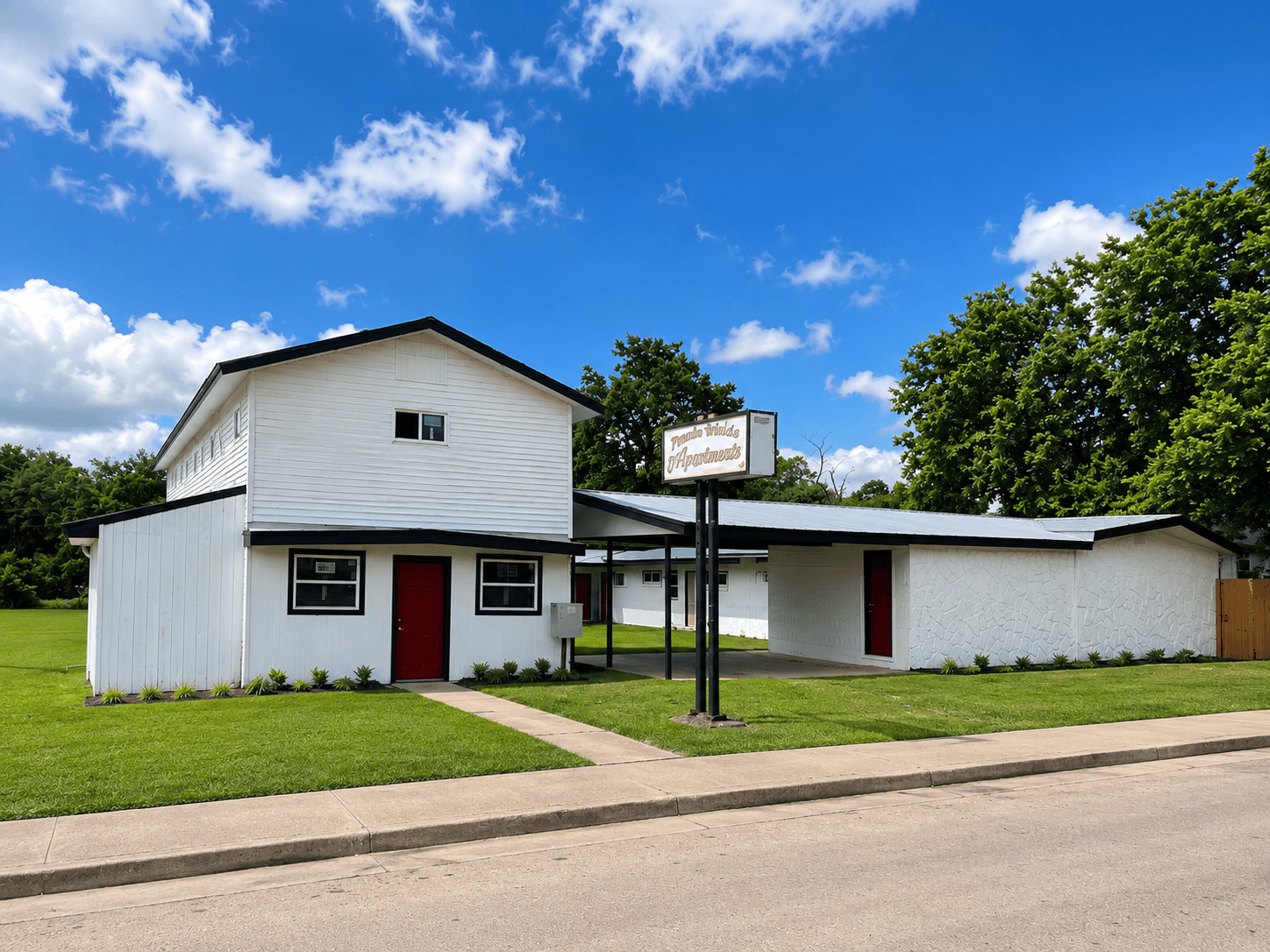 Stroud Apartments exterior near Route 66
